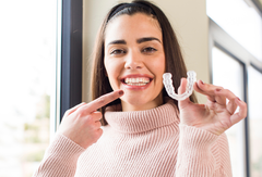 Clear Aligners vs At-Home Orthodontic Alternatives: What Works Best Today