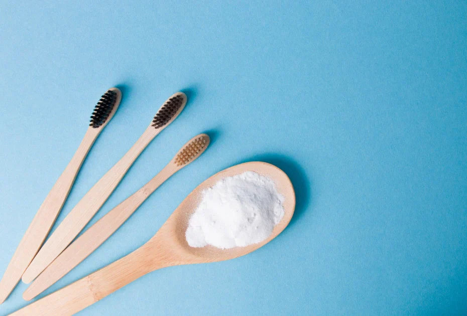 Baking soda as a natural alternative for retainer cleaning