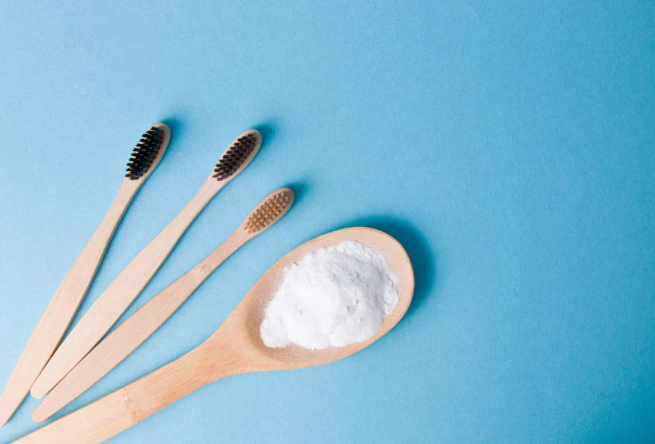 Baking soda as a natural alternative for retainer cleaning